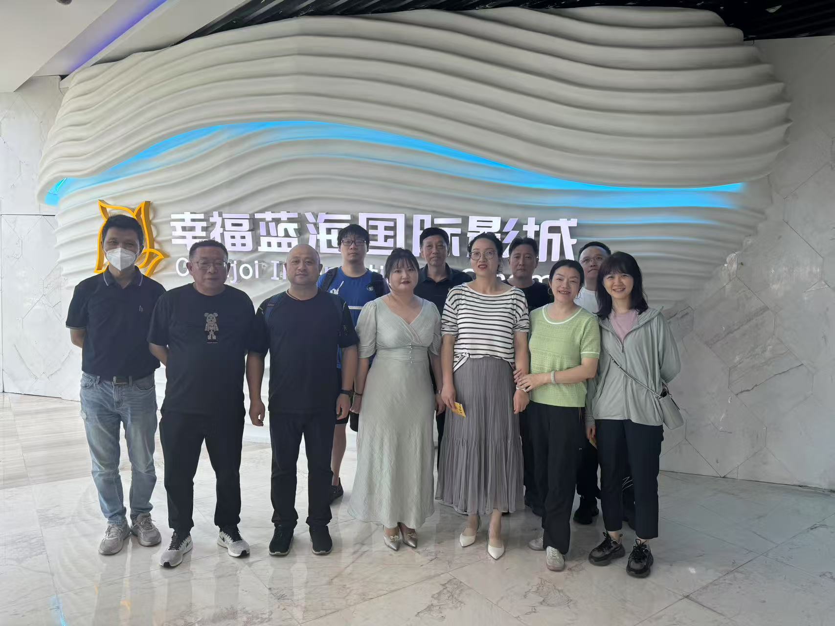 江海集团职工观看红色电影《天宝》